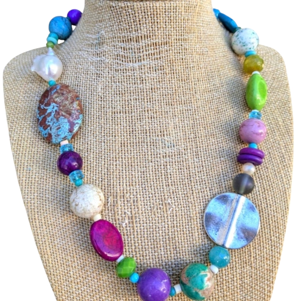 Colorful Beaded Necklace - Picture 3 of 11